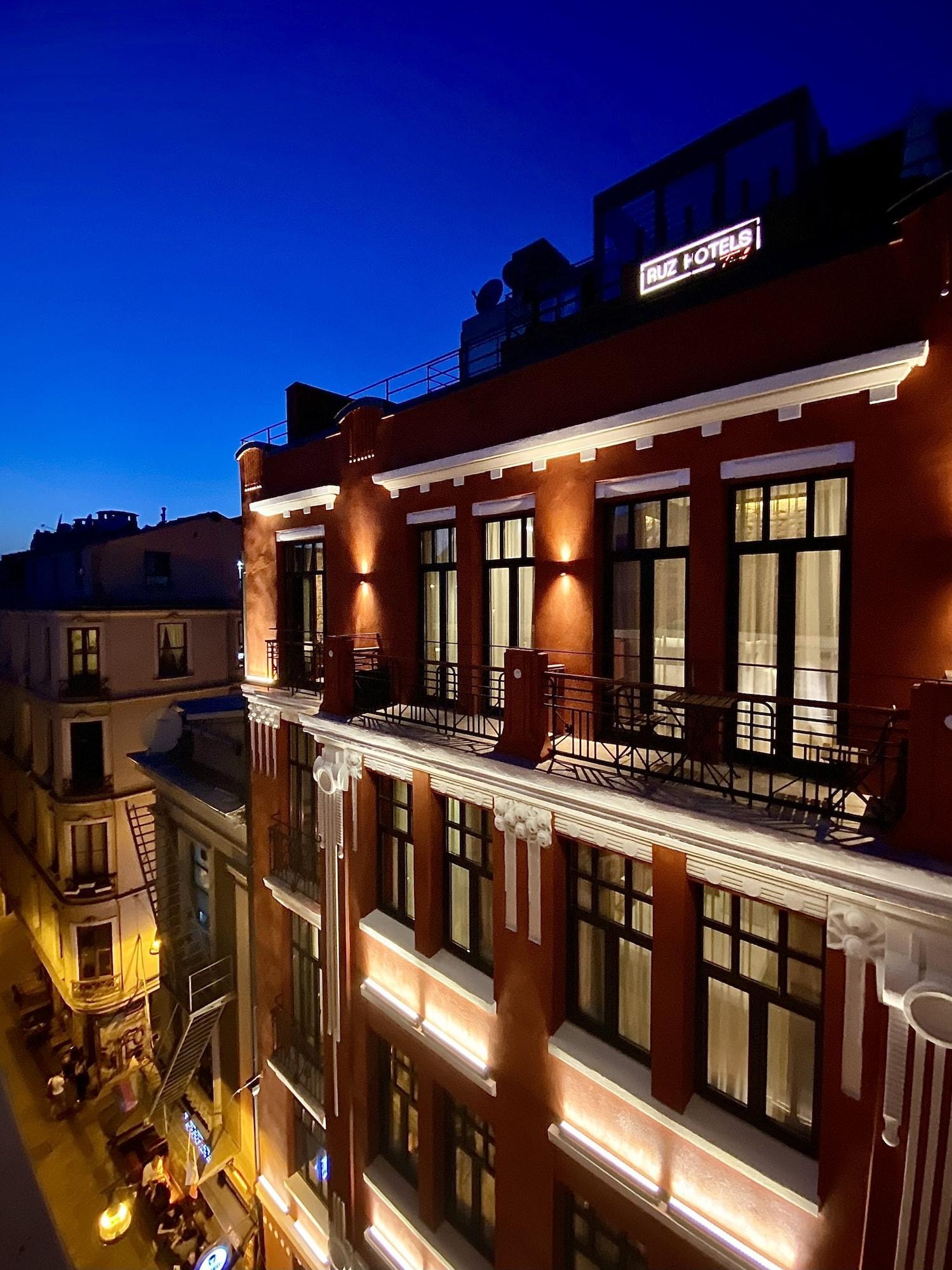 Ruz Hotels Istambul Exterior foto The Hotel's facade